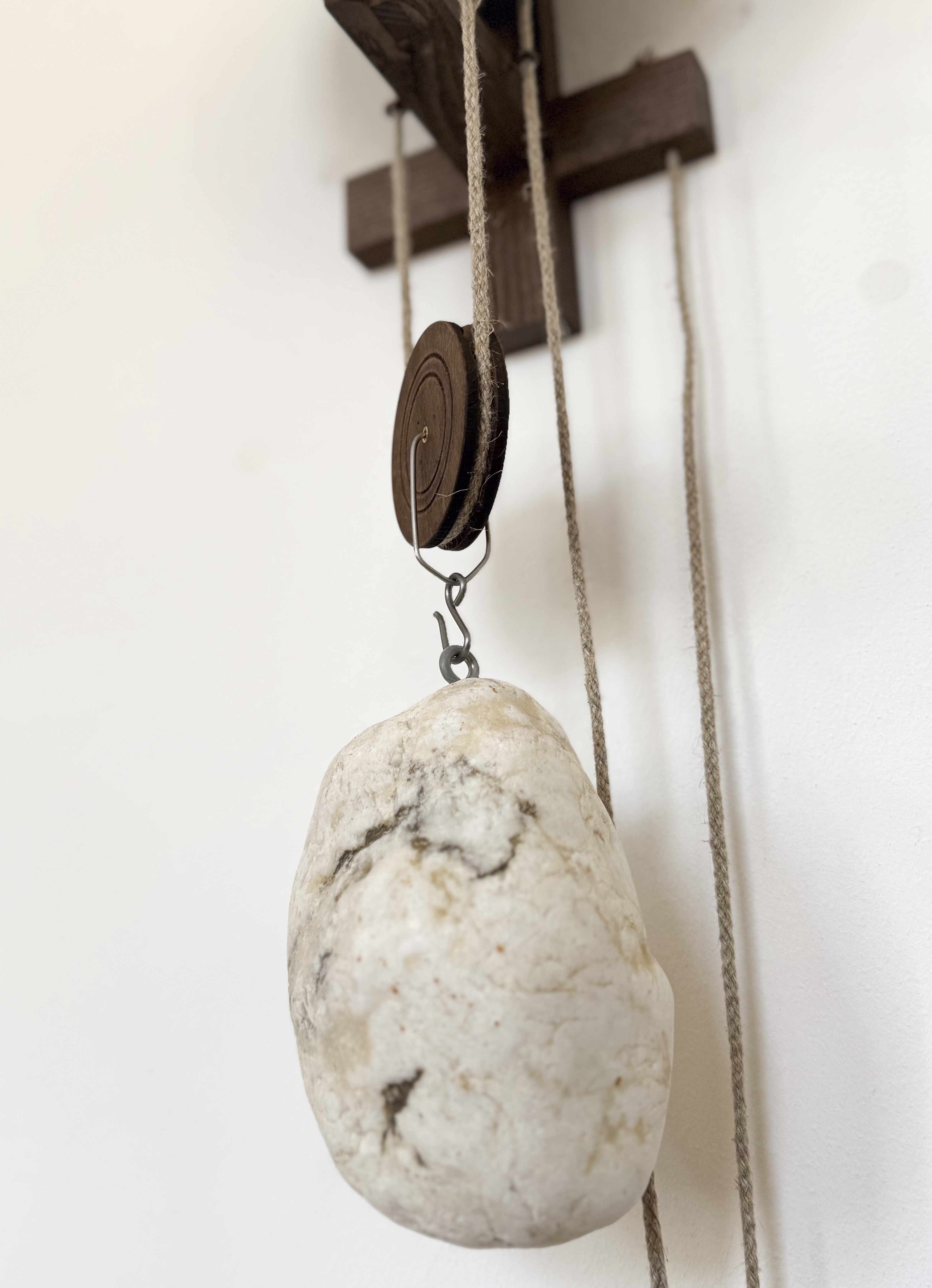 TRADITION Holzräderuhr mit Waagbalken "Anno 1640"