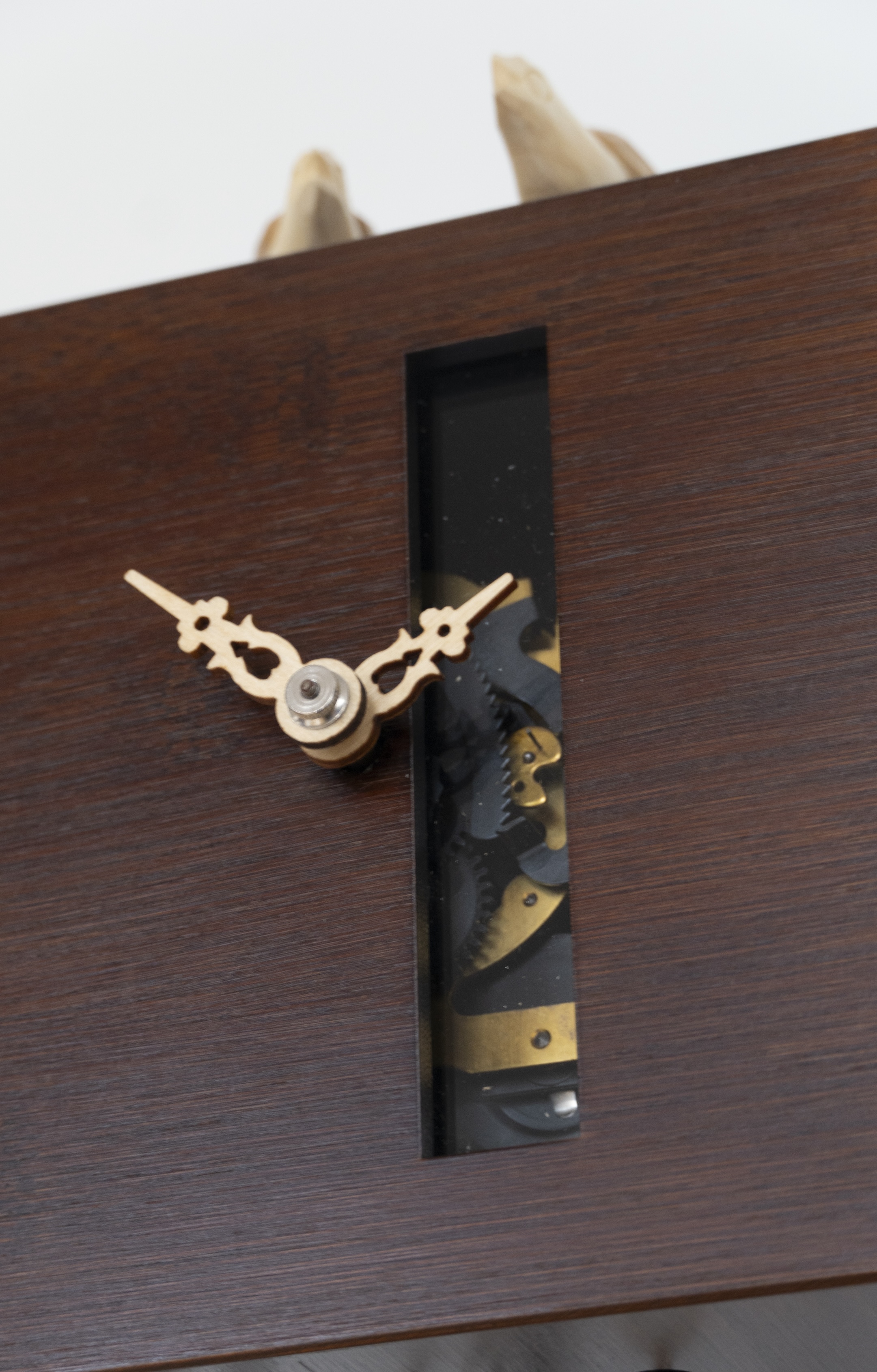 DUETT - Design Kuckucksuhr (braun / Einblick in die Mechanik) Rombach & Haas