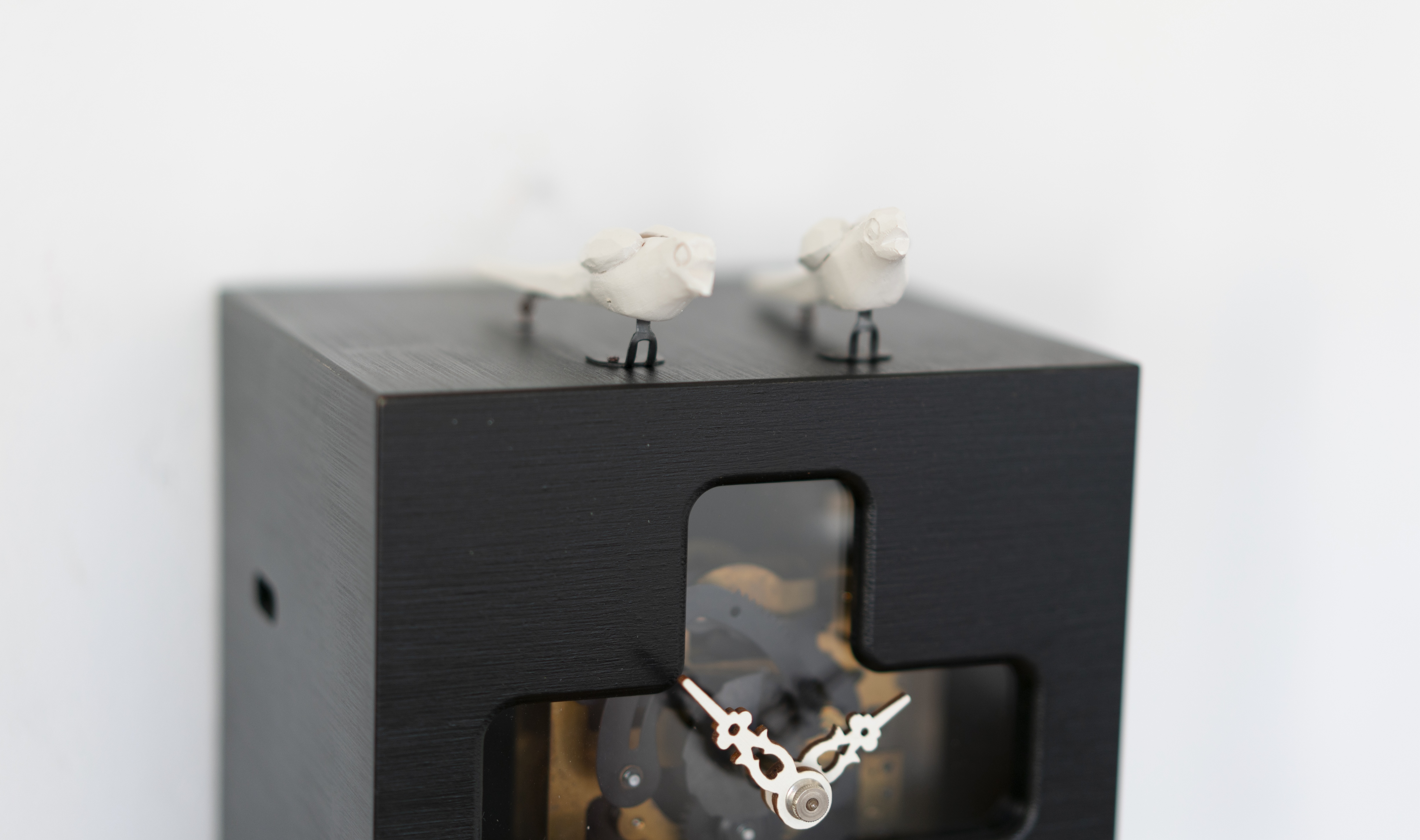 DUETT - Design Kuckucksuhr (schwarz / Einblick in die Mechanik) Rombach & Haas