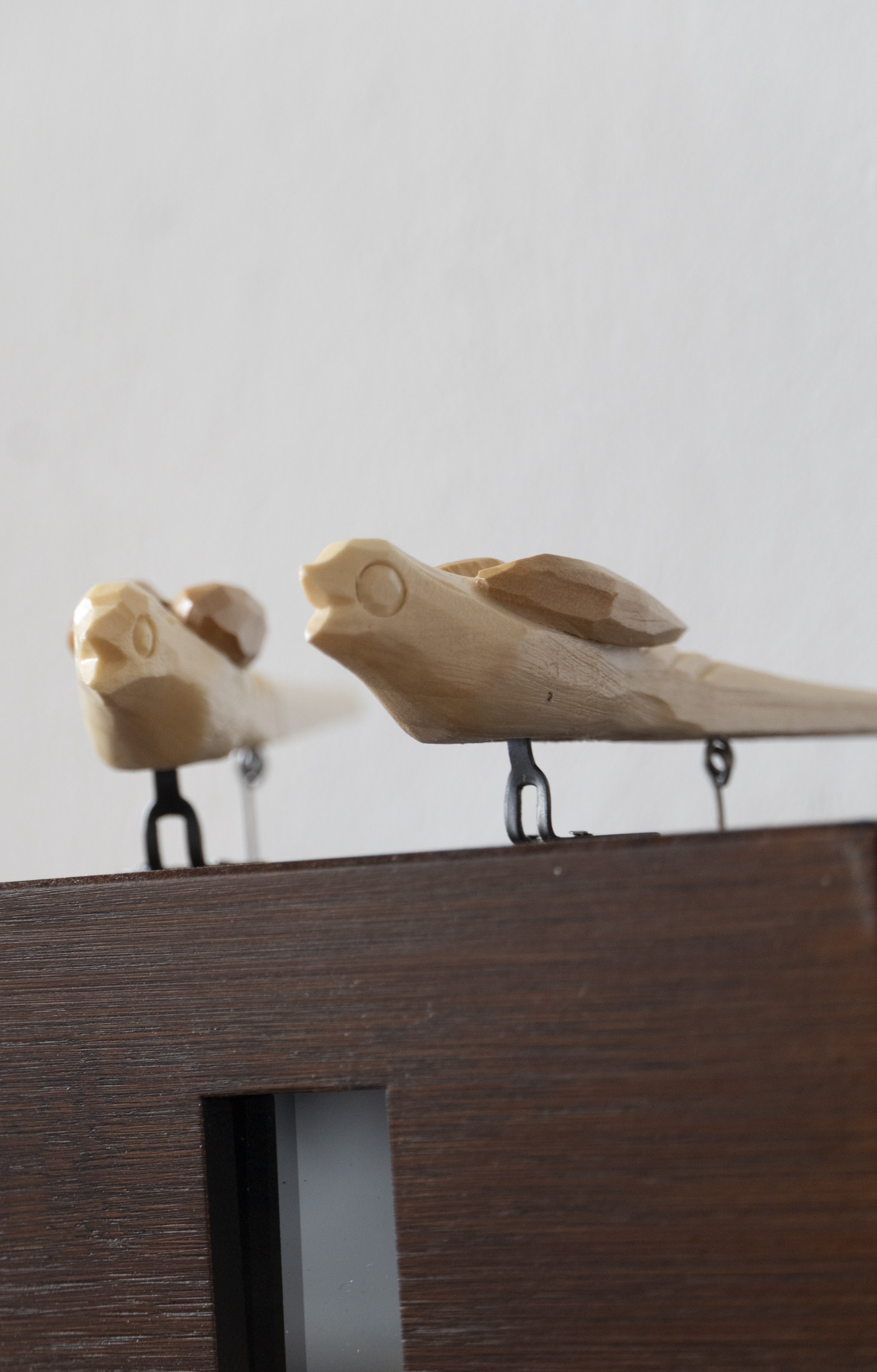 DUETT - Design Kuckucksuhr (braun / Einblick in die Mechanik) Rombach & Haas